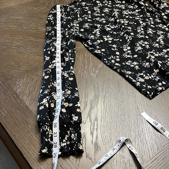 a.n.a.  A New Approach black floral small print shirt/blouse LARGE - Picture 17 of 17